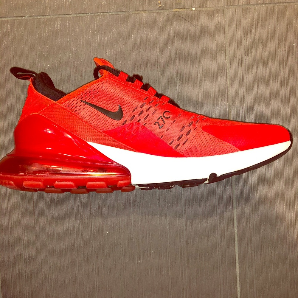 NIKE AIR MAX 270